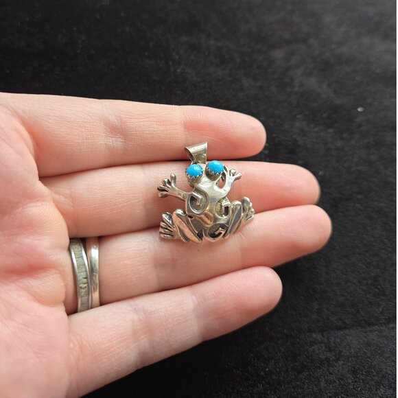 Signed Frog Pendant Turquoise Eyes Southwestern Native American Artisan Sterling - Picture 3 of 8